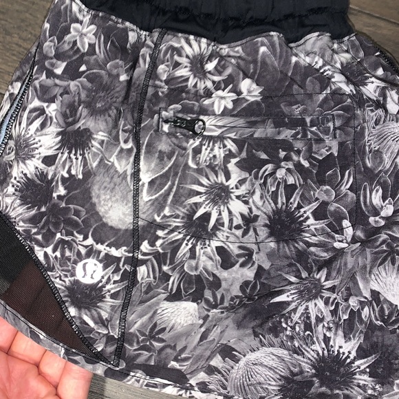 Lulu lemon running shorts - Picture 2 of 4